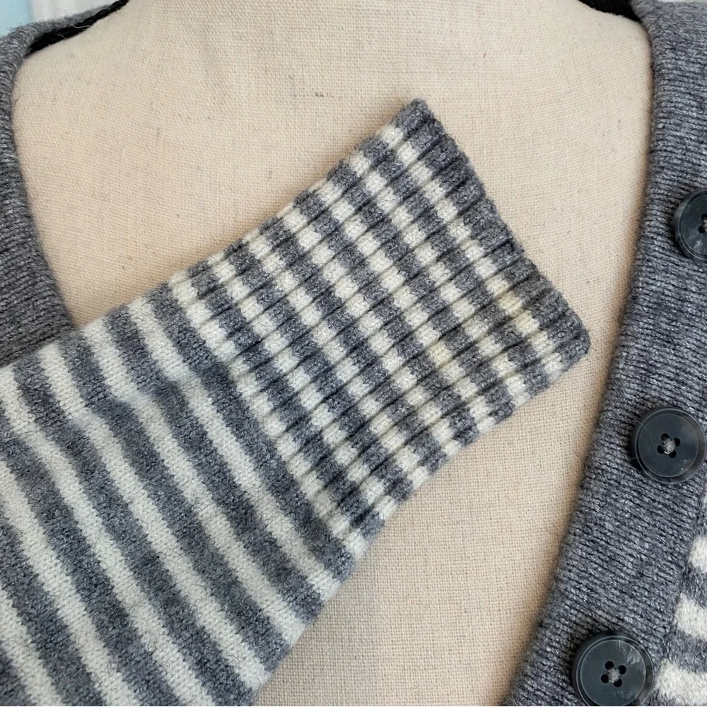 Anthropologie v-neck grey & white stripe sweater Sz S (b6)